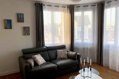 Coin salon dans l'établissement Parfait pour visiter ou travailler près de Paris - Makalu