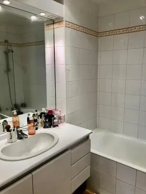 Salle de bains dans l'établissement Apartment Trocadero/Eiffel Tower