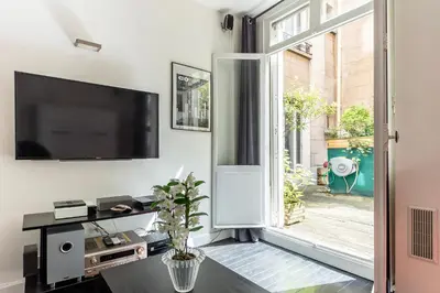 Télévision ou salle de divertissement dans l'établissement Studio sur les Quais de Seine