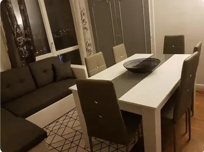Coin salon dans l'établissement Chambre#1privée en colocation Vue sur Paris Tour Eiffel