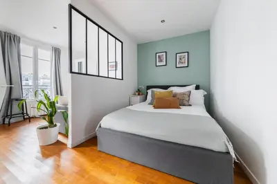 Un ou plusieurs lits dans un hébergement de l'établissement Cosy Apt Batignoles