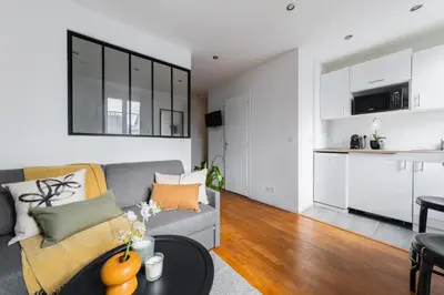 Cuisine ou kitchenette dans l'établissement Cosy Apt Batignoles