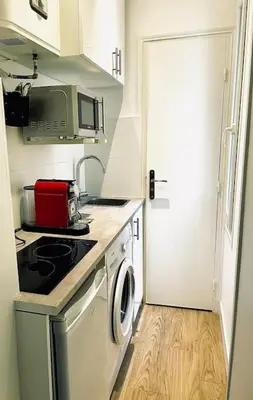 Cuisine ou kitchenette dans l'établissement In the center of Montmartre