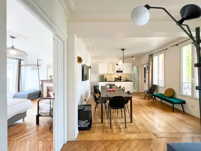 Coin salon dans l'établissement Urban Flat 99 - Spacious 6 BDR Apartment in Paris