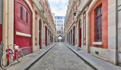 Vélo sur le terrain de l'établissement Urban Flat 99 - Spacious 6 BDR Apartment in Paris ou dans les environs