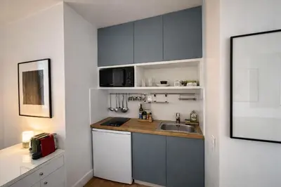 Cuisine ou kitchenette dans l'établissement Très Joli studio en plein cœur du 11eme