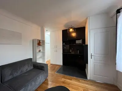 Cuisine ou kitchenette dans l'établissement Central Typical Parisian Studio