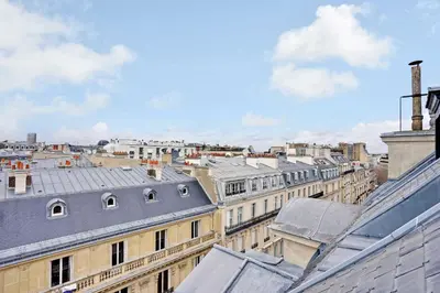 Vue générale sur Paris ou vue de la ville depuis l'appartement