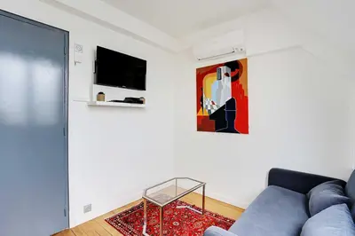 Télévision ou salle de divertissement dans l'établissement Elegant studio - 2P - Chaillot