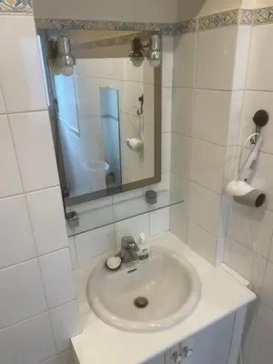 Salle de bains dans l'établissement Paris 5e arr Place Saint Michel