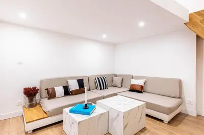 Coin salon dans l'établissement GuestReady: Designer Studio in the heart of Marais