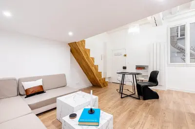 Coin salon dans l'établissement GuestReady: Designer Studio in the heart of Marais