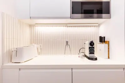 Cuisine ou kitchenette dans l'établissement GuestReady: Designer Studio in the heart of Marais