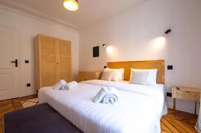Un ou plusieurs lits dans un hébergement de l'établissement Lovely apartment Near Canal St Martin