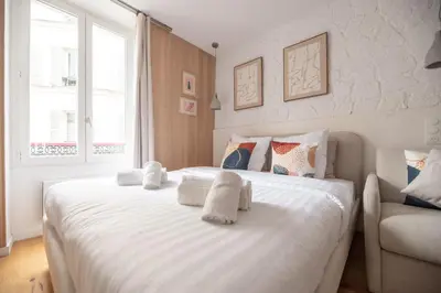 Un ou plusieurs lits dans un hébergement de l'établissement Montmartre lovers