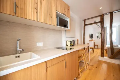 Cuisine ou kitchenette dans l'établissement Montmartre lovers