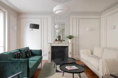 Coin salon dans l'établissement Parisian Elegance 2 Bedr in the 16th