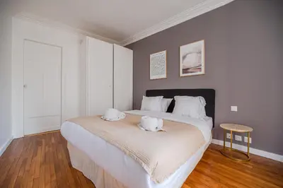 Un ou plusieurs lits dans un hébergement de l'établissement Nice Flat in Paris near Sacré Coeur