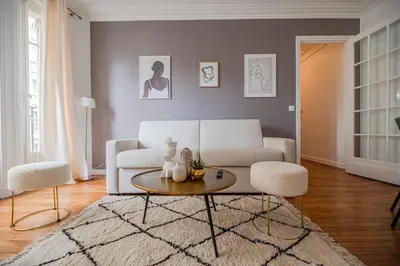Coin salon dans l'établissement Nice Flat in Paris near Sacré Coeur