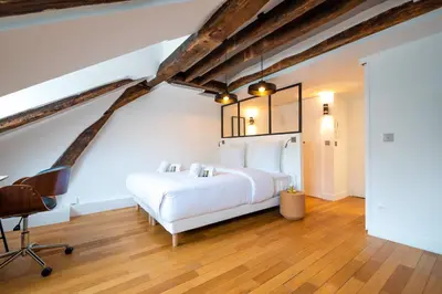 Un ou plusieurs lits dans un hébergement de l'établissement Rooftops of Paris l Opéra - Madeleine