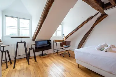 Un ou plusieurs lits dans un hébergement de l'établissement Rooftops of Paris l Opéra - Madeleine