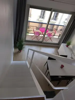 Coin salon dans l'établissement Duplex près des Champs-Élysées