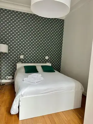 Un ou plusieurs lits dans un hébergement de l'établissement Splendide Appartement au coeur de St Germain / Odéon