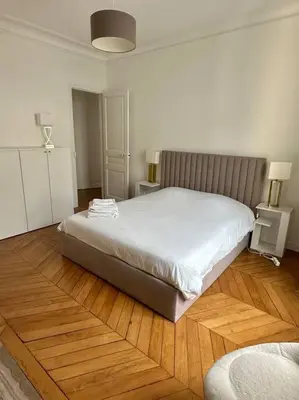Un ou plusieurs lits dans un hébergement de l'établissement Splendide Appartement au coeur de St Germain / Odéon