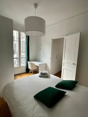 Un ou plusieurs lits dans un hébergement de l'établissement Splendide Appartement au coeur de St Germain / Odéon