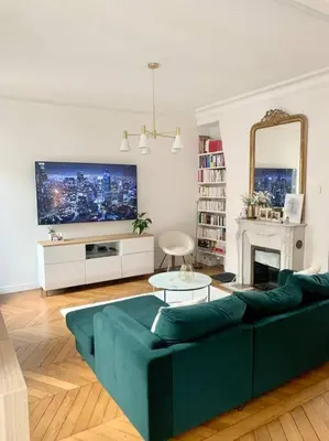Télévision ou salle de divertissement dans l'établissement Splendide Appartement au coeur de St Germain / Odéon
