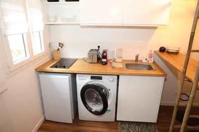 Cuisine ou kitchenette dans l'établissement Eiffel Tour Cosy chesterfield