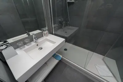 Salle de bains dans l'établissement Hôtel le 209 Paris Bercy