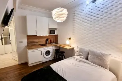 Cuisine ou kitchenette dans l'établissement Champs-Elysées - Suite for 2 people