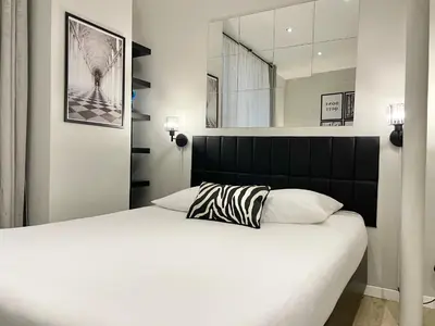 Un ou plusieurs lits dans un hébergement de l'établissement Charming Studio Paris la Défense