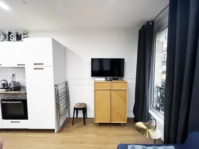 Cuisine ou kitchenette dans l'établissement Urban Flat 17 - Pretty 3 BDR Flat in Paris Montorgueil