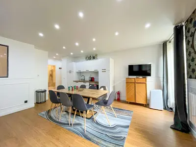 Cuisine ou kitchenette dans l'établissement Urban Flat 17 - Pretty 3 BDR Flat in Paris Montorgueil