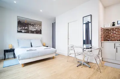 Un ou plusieurs lits dans un hébergement de l'établissement Loft style apartment