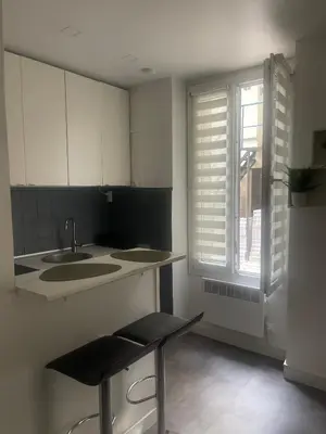 Cuisine ou kitchenette dans l'établissement Eiffel Tour Cosy Oliver