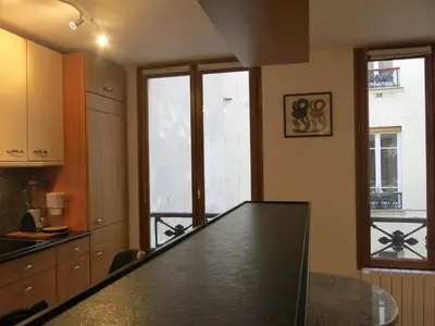 Cuisine ou kitchenette dans l'établissement Appartement Faubourg Montmartre CityCosy