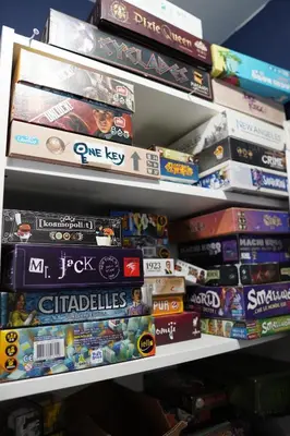 Bibliothèque dans l'appartement