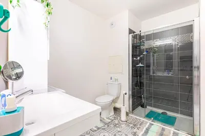 Salle de bains dans l'établissement GuestReady - Bel Apt. à Asnières-sur-Seine