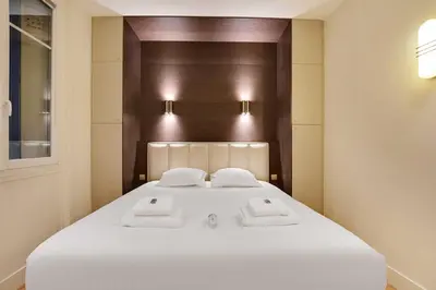 Un ou plusieurs lits dans un hébergement de l'établissement Luxurious apartment - 2BR-6P - Saint-Germain