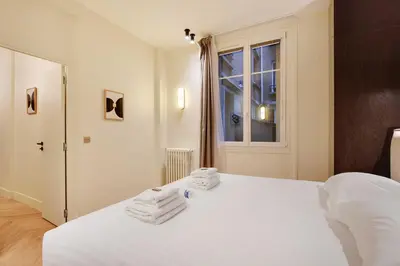 Un ou plusieurs lits dans un hébergement de l'établissement Luxurious apartment - 2BR-6P - Saint-Germain