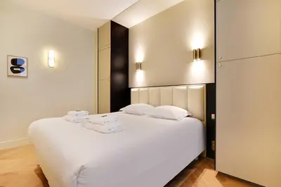 Un ou plusieurs lits dans un hébergement de l'établissement Luxurious apartment - 2BR-6P - Saint-Germain