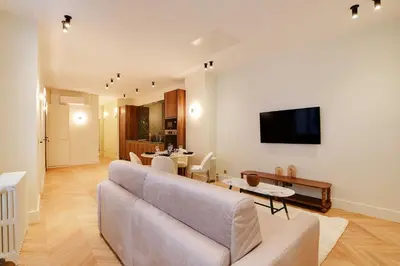 Télévision ou salle de divertissement dans l'établissement Luxurious apartment - 2BR-6P - Saint-Germain