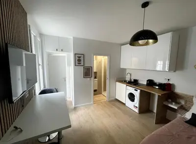 Cuisine ou kitchenette dans l'établissement Eiffel Tour Cosy Rosalia