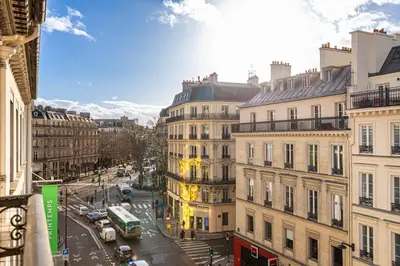 Vue générale sur Paris ou vue de la ville depuis l'appartement