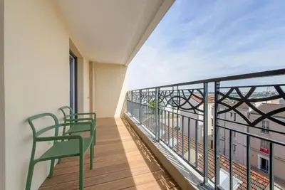 Balcon ou terrasse dans l'établissement Magnifique appartement à proximité de Paris