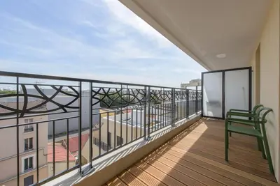 Balcon ou terrasse dans l'établissement Magnifique appartement à proximité de Paris