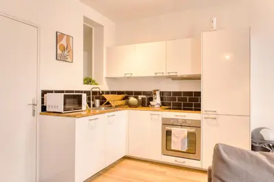 Cuisine ou kitchenette dans l'établissement *Appartement Moderne/2 minutes du métro*